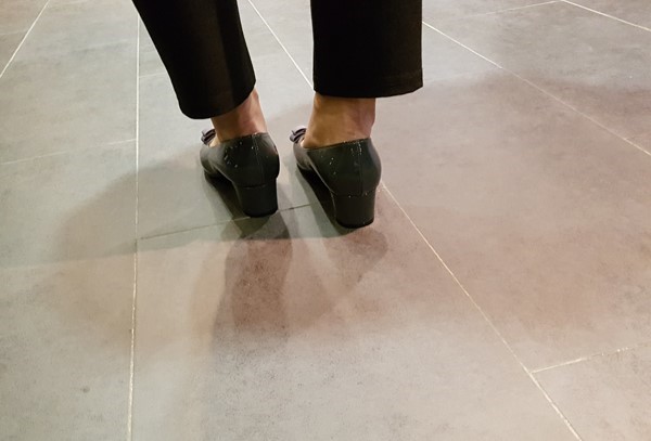 Classic Ribbon Decor Enamel Office Shoe Middle Hee