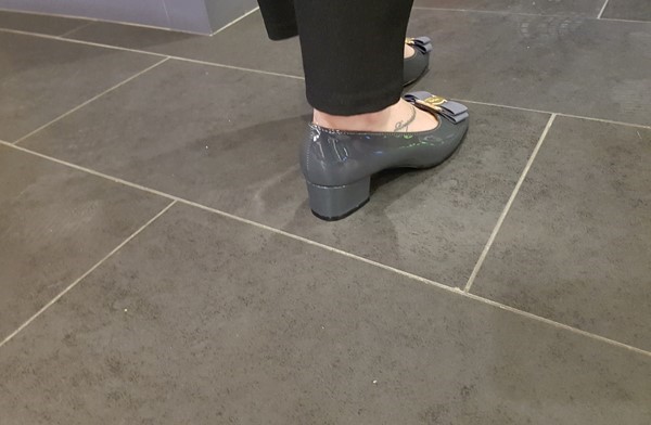 Classic Ribbon Decor Enamel Office Shoe Middle Hee