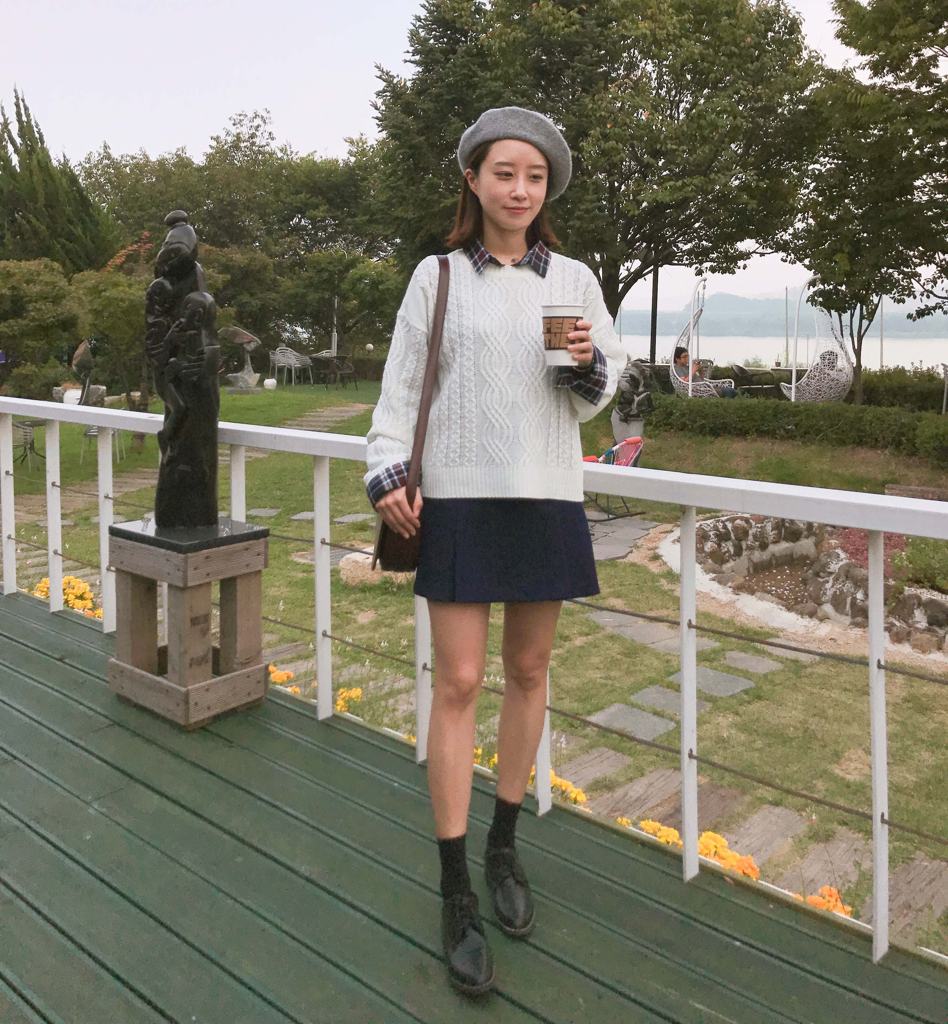Simple wrinkle a line mini skirt Color Brown navy 