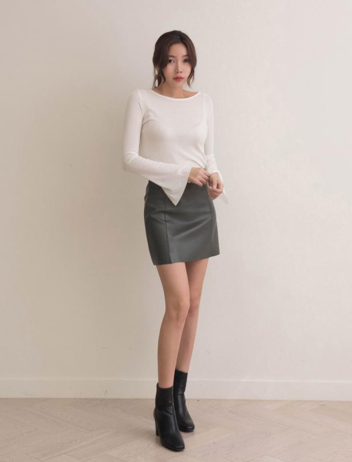H line leather mini skirt casual look Cody girl cr