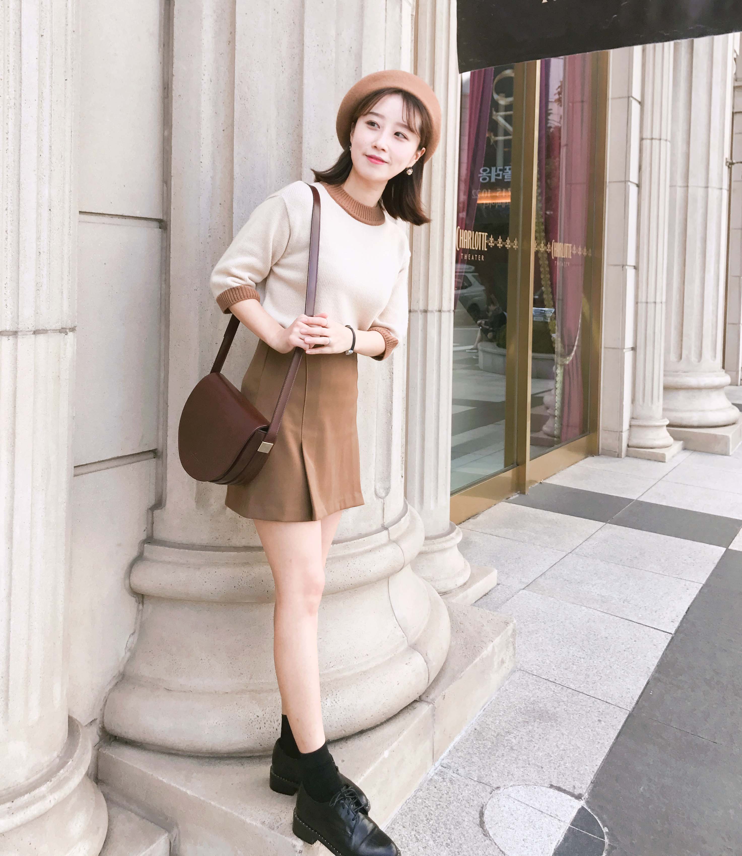 Simple wrinkle a line mini skirt Color Brown navy 