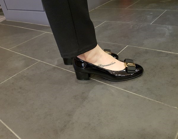 Classic Ribbon Decor Enamel Office Shoe Middle Hee