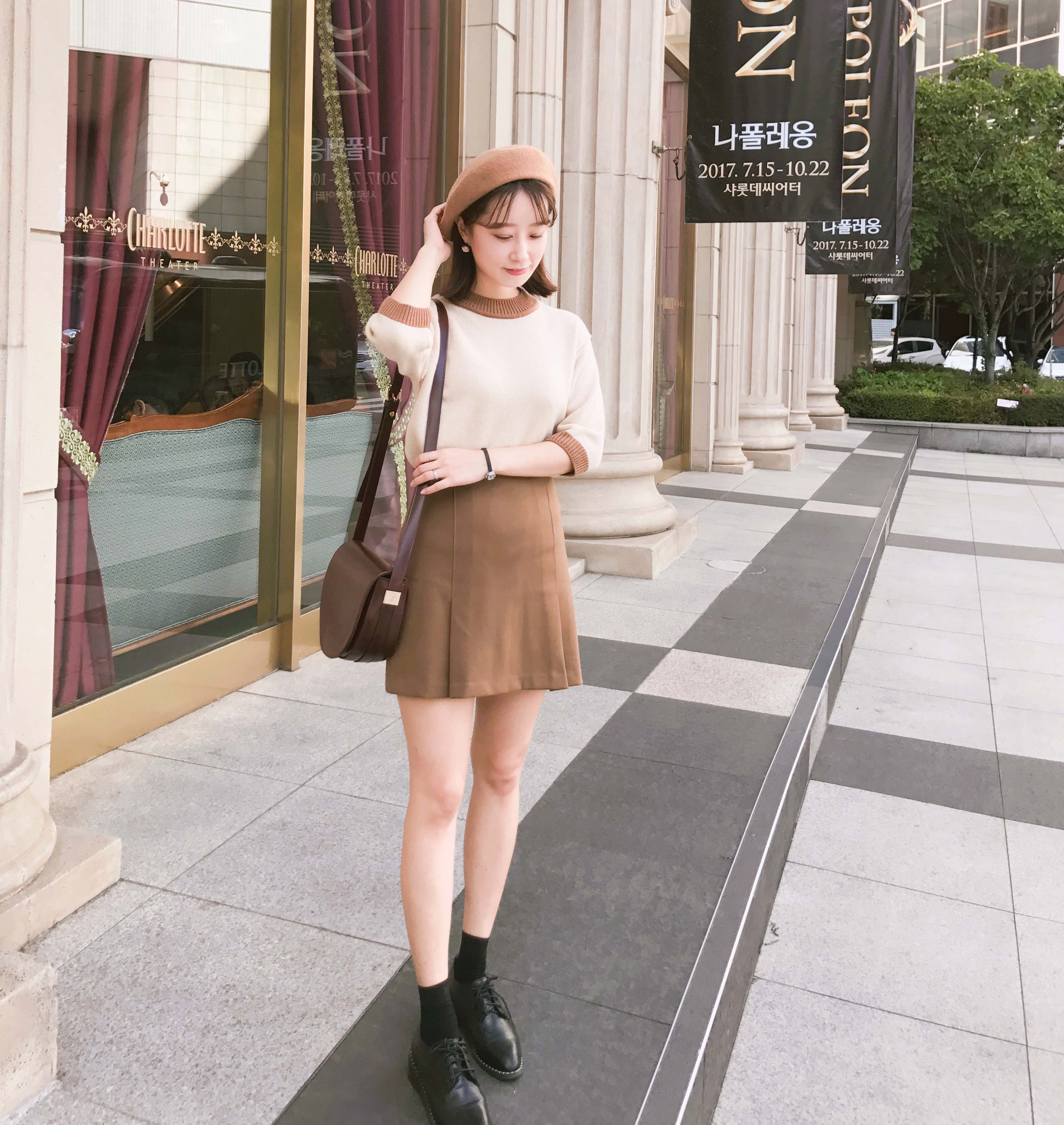 Simple wrinkle a line mini skirt Color Brown navy 