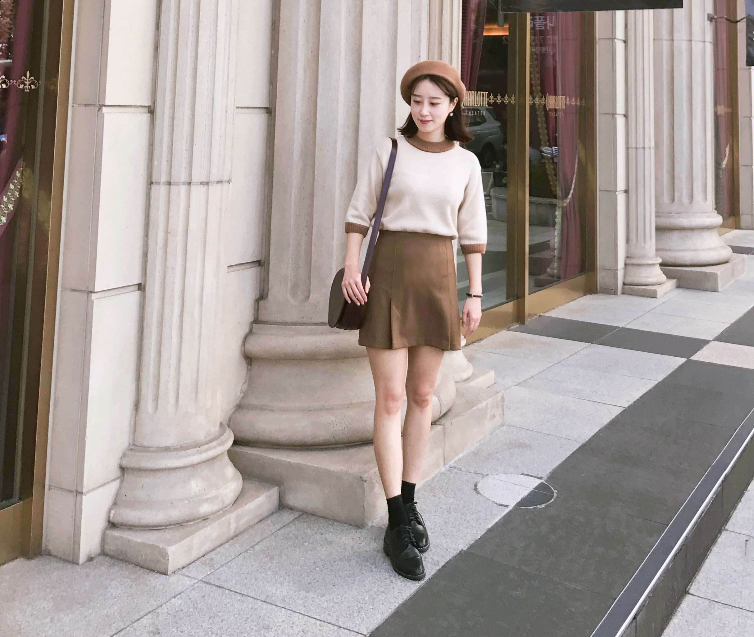 Simple wrinkle a line mini skirt Color Brown navy 