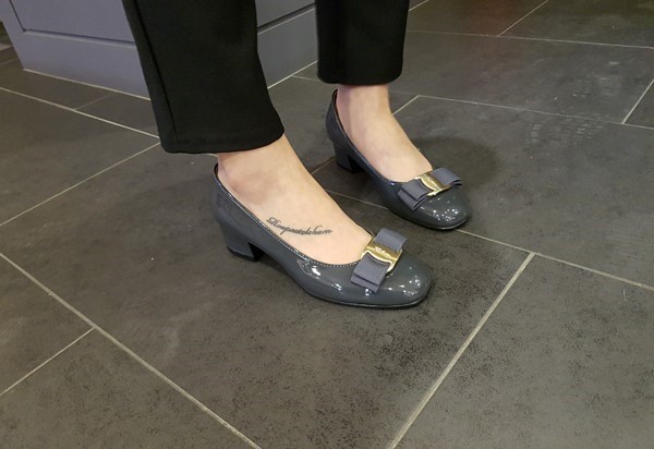 Classic Ribbon Decor Enamel Office Shoe Middle Hee