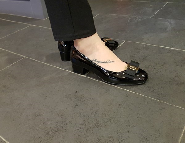 Classic Ribbon Decor Enamel Office Shoe Middle Hee