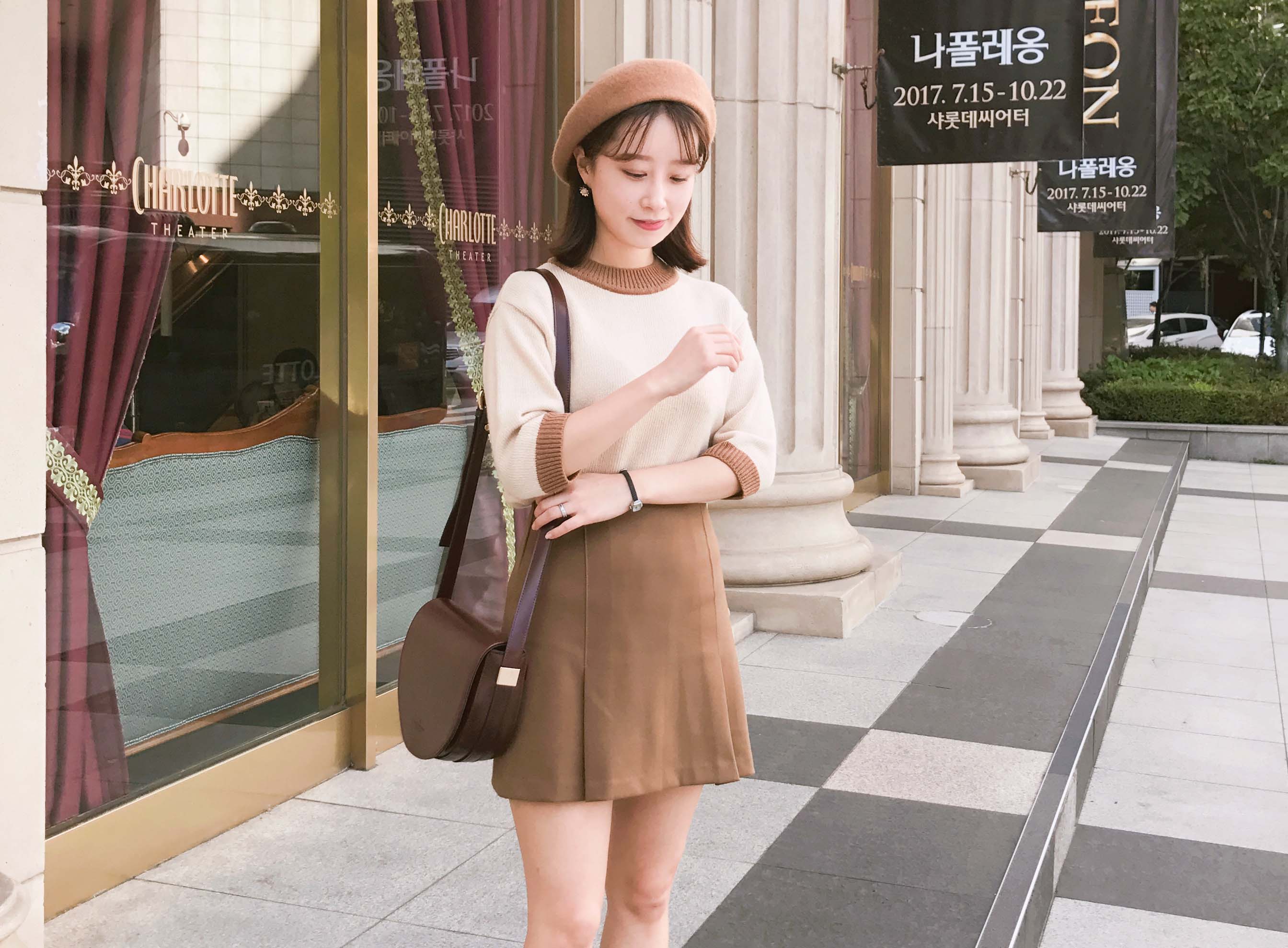 Simple wrinkle a line mini skirt Color Brown navy 