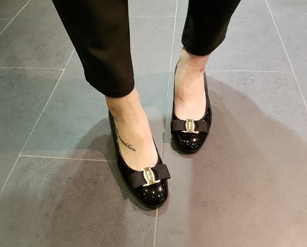 Classic Ribbon Decor Enamel Office Shoe Middle Hee