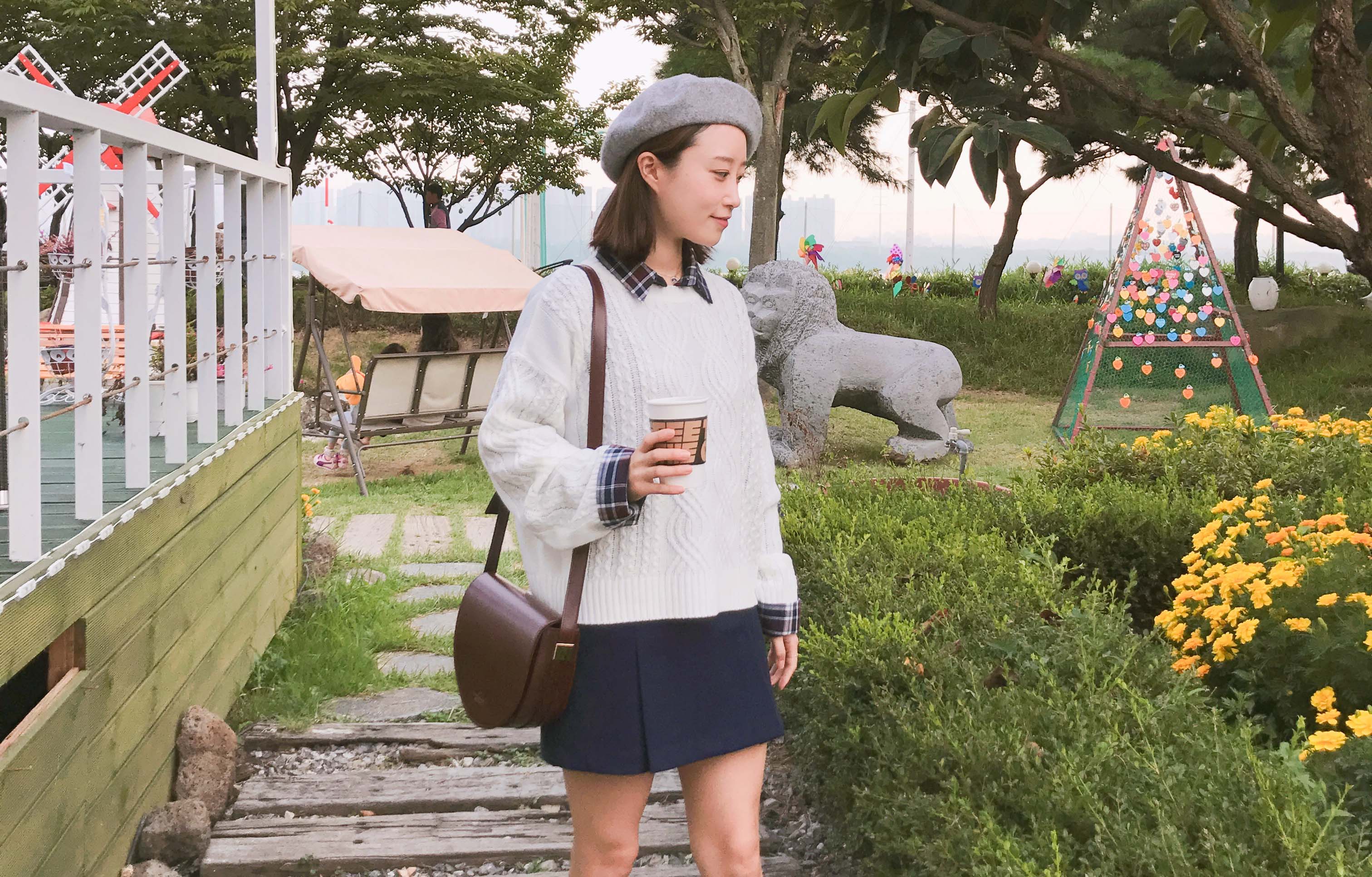 Simple wrinkle a line mini skirt Color Brown navy 