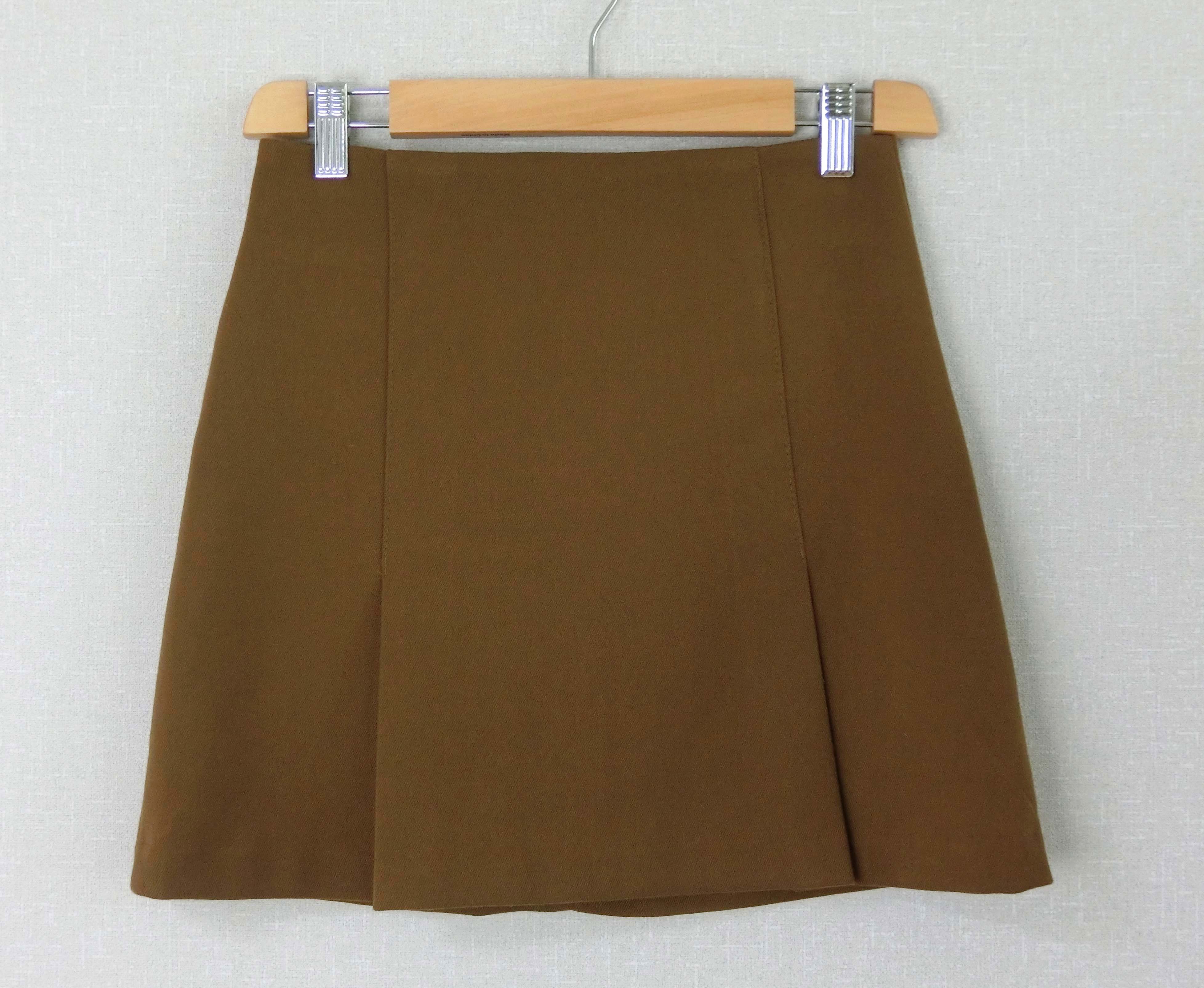 Simple wrinkle a line mini skirt Color Brown navy 