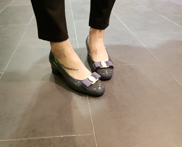 Classic Ribbon Decor Enamel Office Shoe Middle Hee