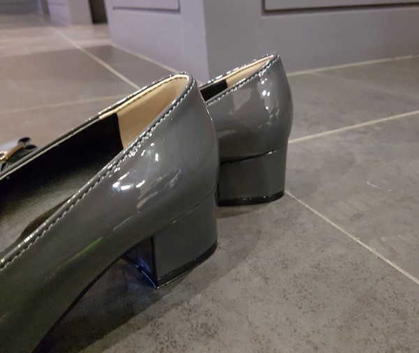 Classic Ribbon Decor Enamel Office Shoe Middle Hee