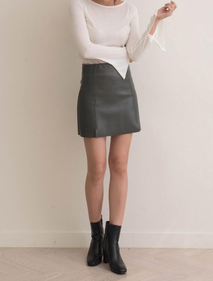 H line leather mini skirt casual look Cody girl cr