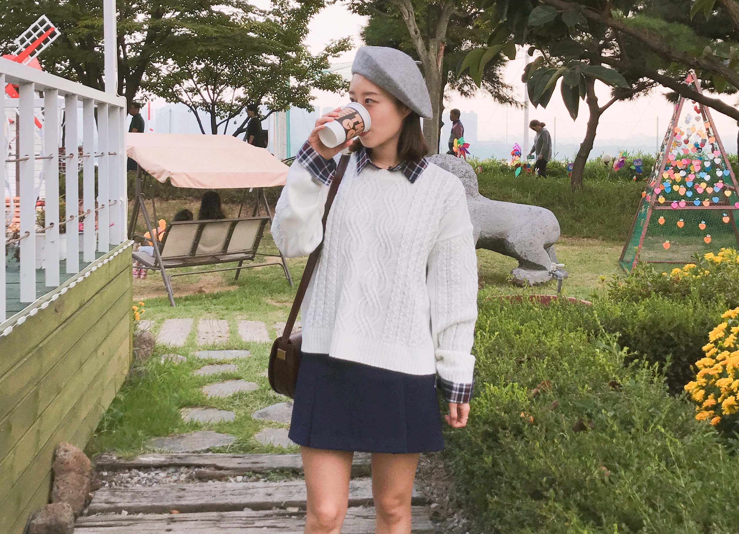 Simple wrinkle a line mini skirt Color Brown navy 