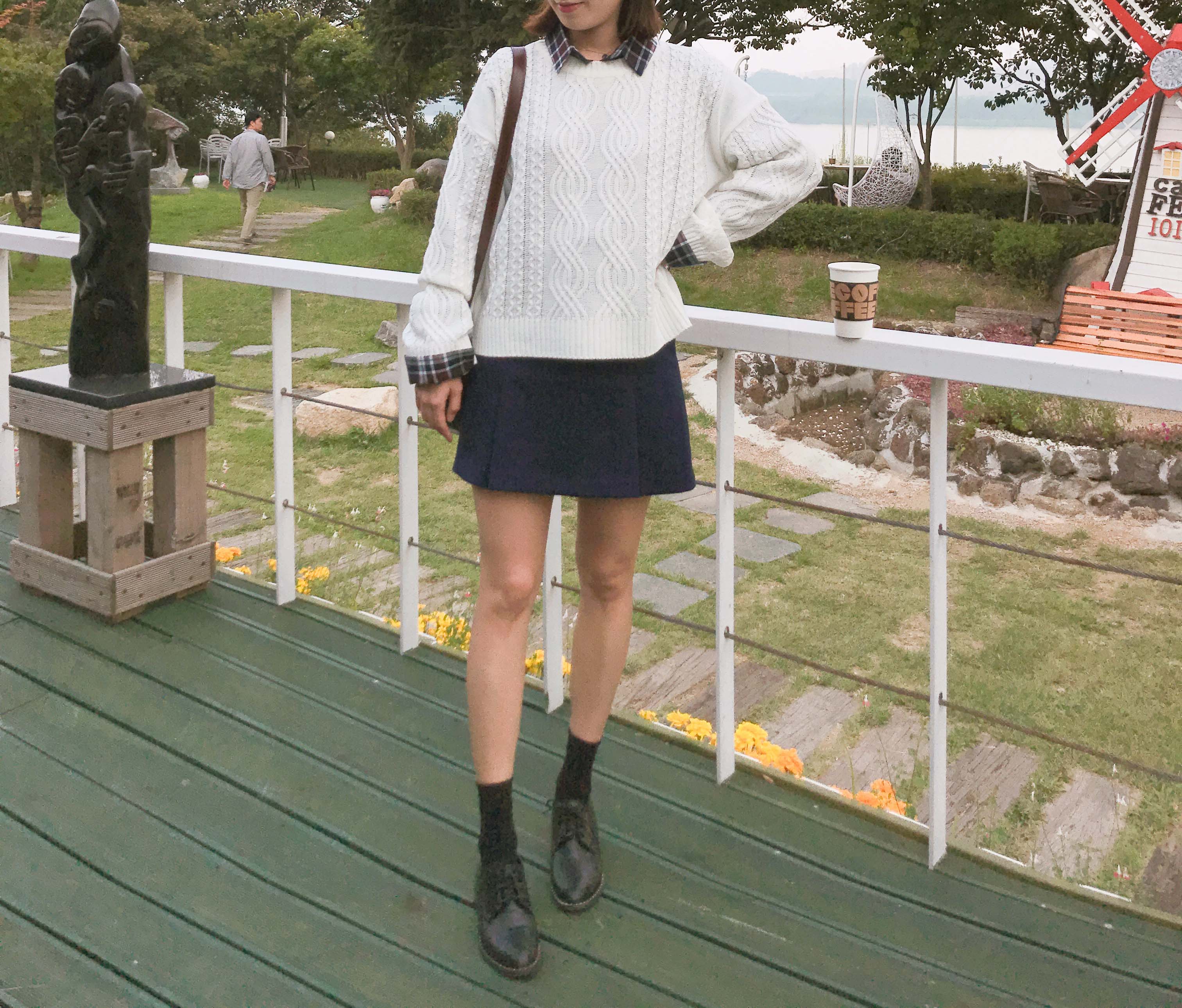 Simple wrinkle a line mini skirt Color Brown navy 
