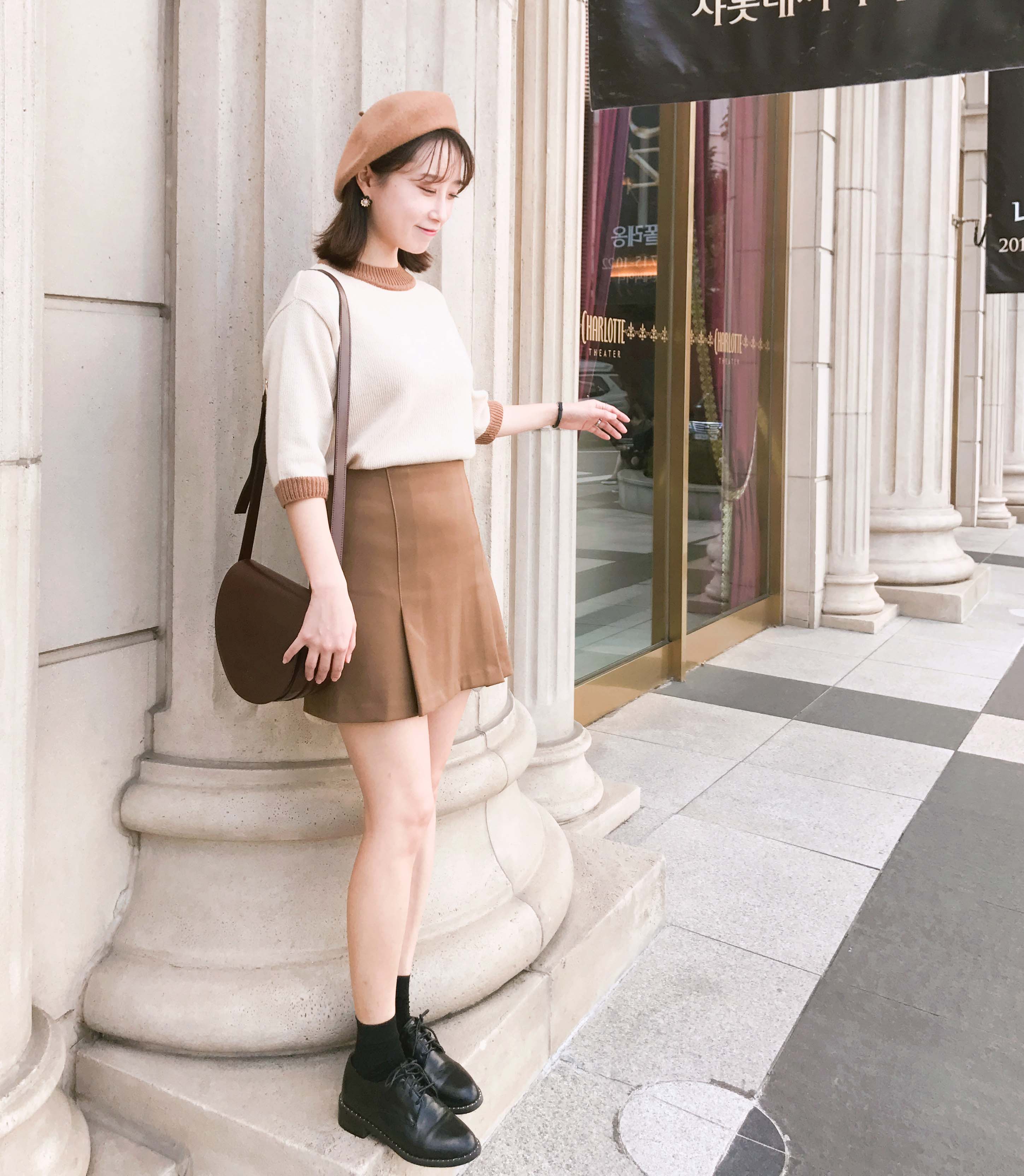 Simple wrinkle a line mini skirt Color Brown navy 