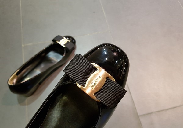 Classic Ribbon Decor Enamel Office Shoe Middle Hee