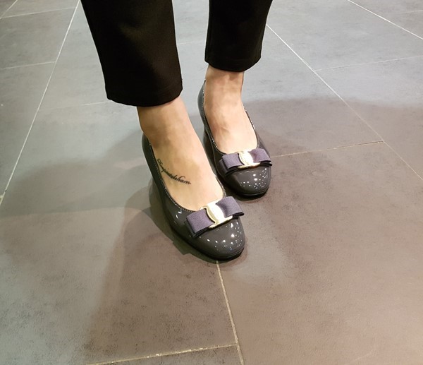 Classic Ribbon Decor Enamel Office Shoe Middle Hee