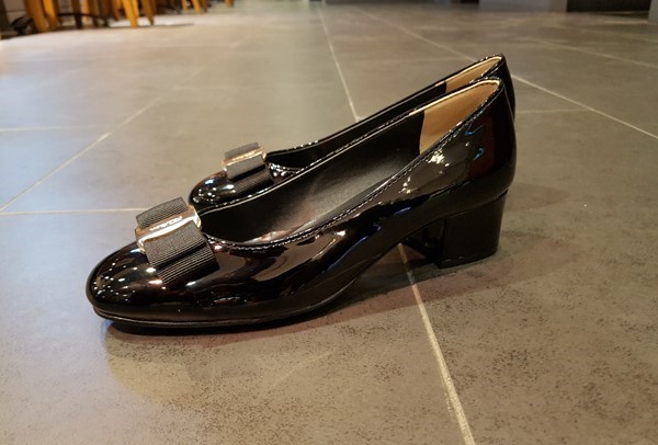 Classic Ribbon Decor Enamel Office Shoe Middle Hee