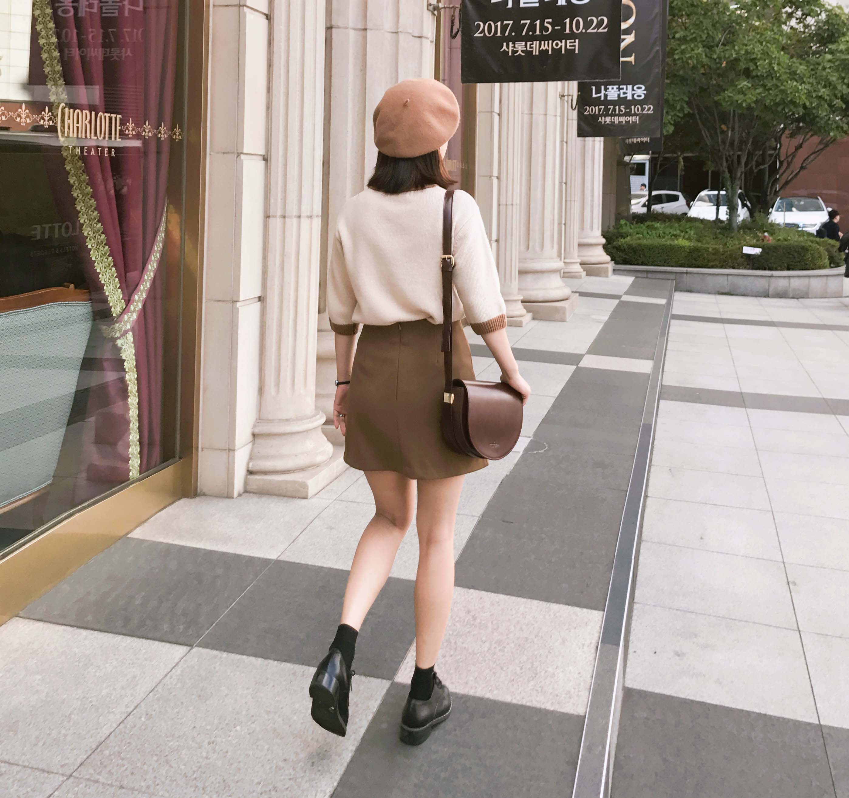 Simple wrinkle a line mini skirt Color Brown navy 
