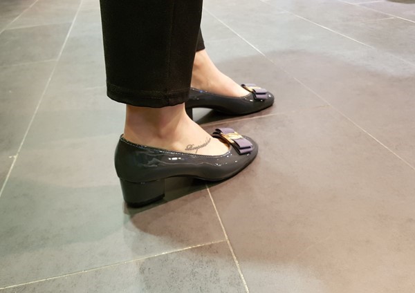 Classic Ribbon Decor Enamel Office Shoe Middle Hee