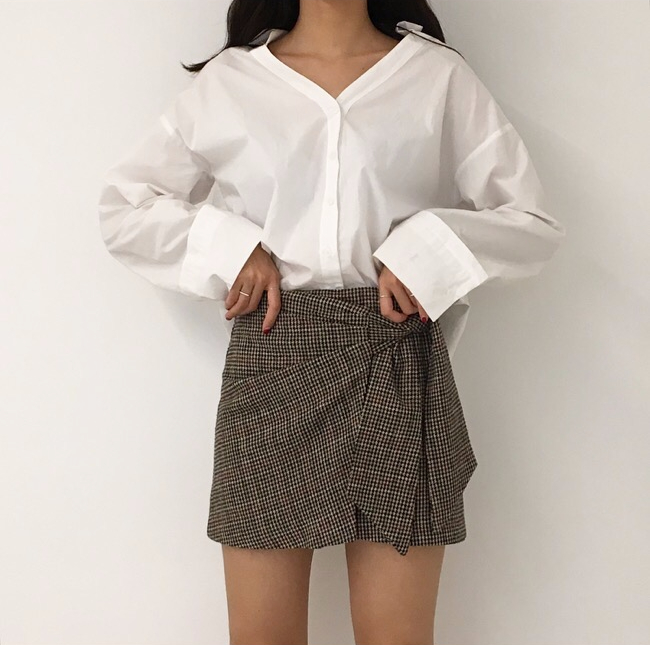 V-neck Collar White Shirt Feminine look Modern cla