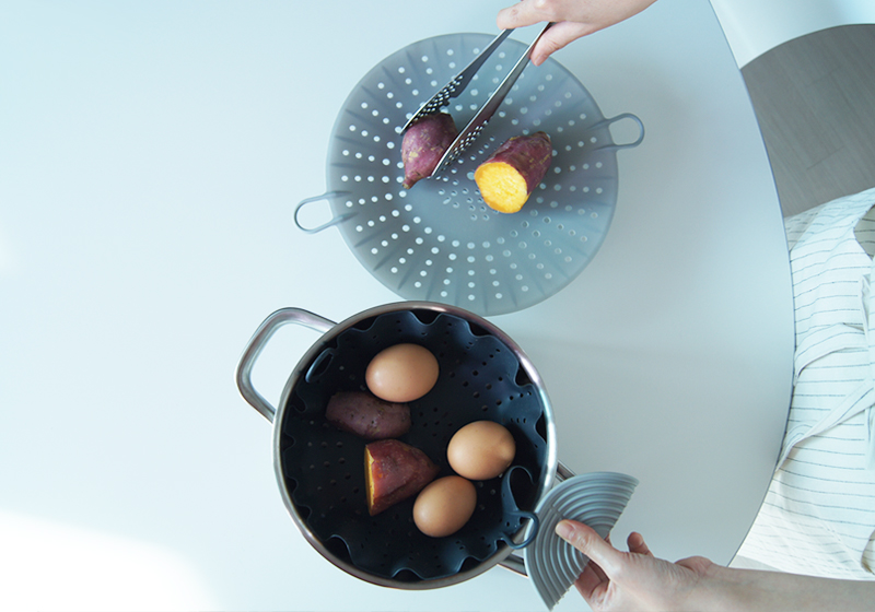 Soft silicone steamer design with a ribbon Ji Mala