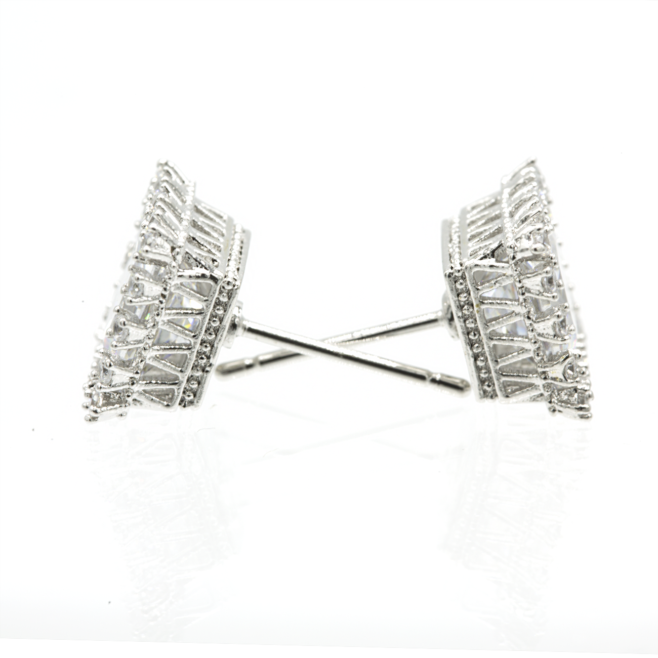 Estee Girl Crown Cubic carat earrings 20 passenger