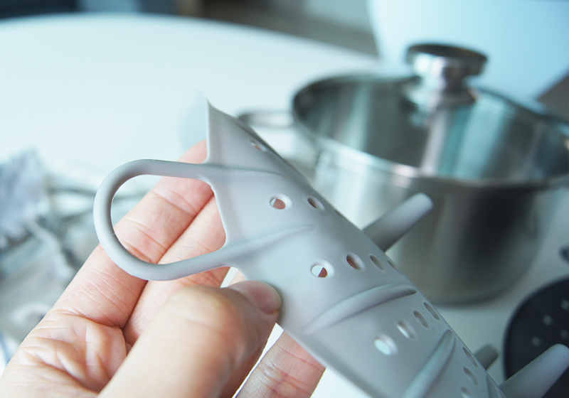 Soft silicone steamer design with a ribbon Ji Mala