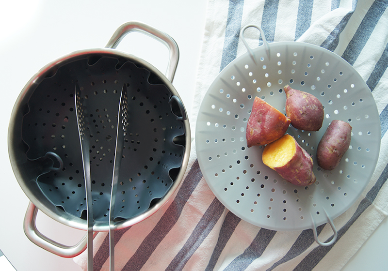 Soft silicone steamer design with a ribbon Ji Mala