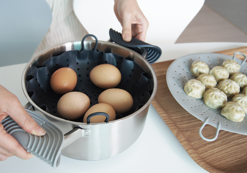 Soft silicone steamer design with a ribbon Ji Mala