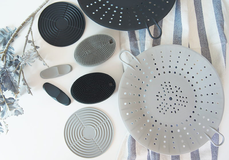 Soft silicone steamer design with a ribbon Ji Mala