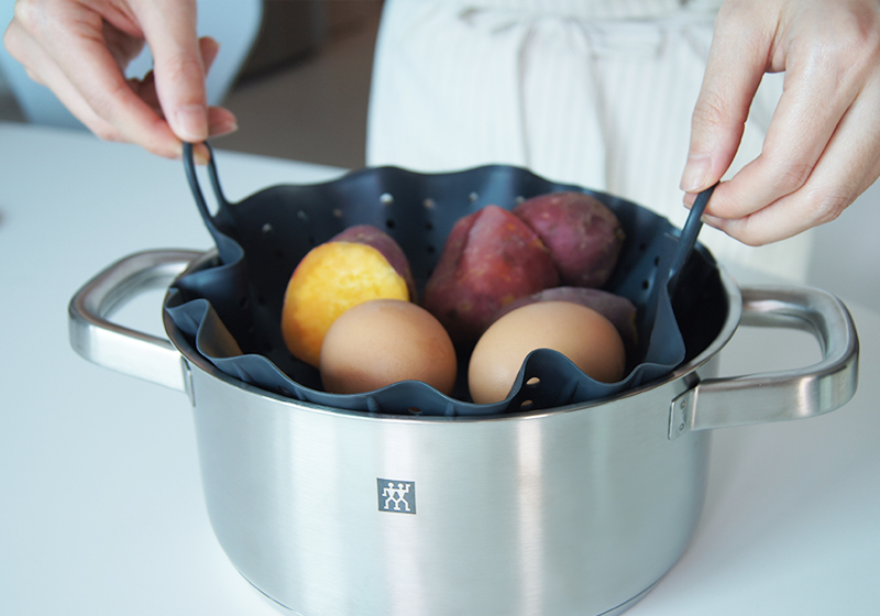 Soft silicone steamer design with a ribbon Ji Mala