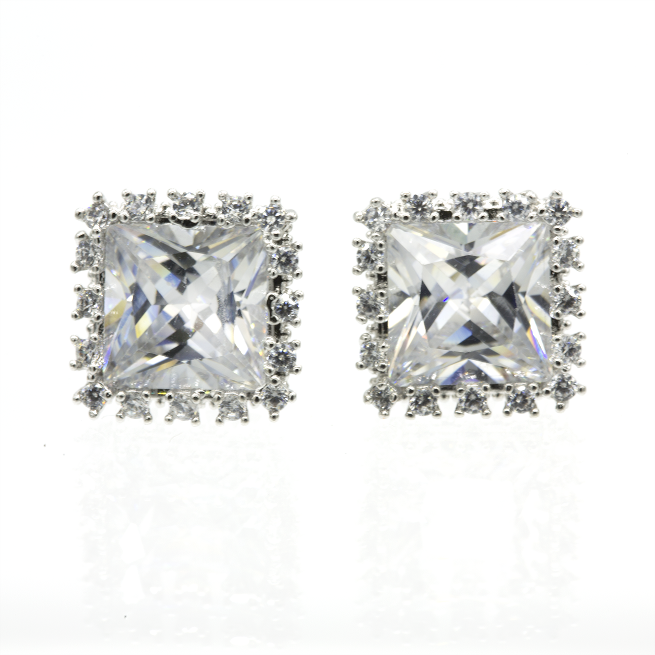 Estee Girl Crown Cubic carat earrings 20 passenger