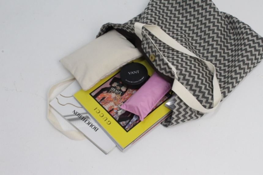 Embroidered pattern Eco-back Unique bag that stand