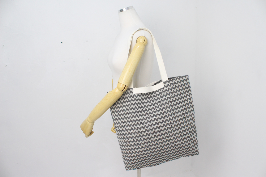 Embroidered pattern Eco-back Unique bag that stand