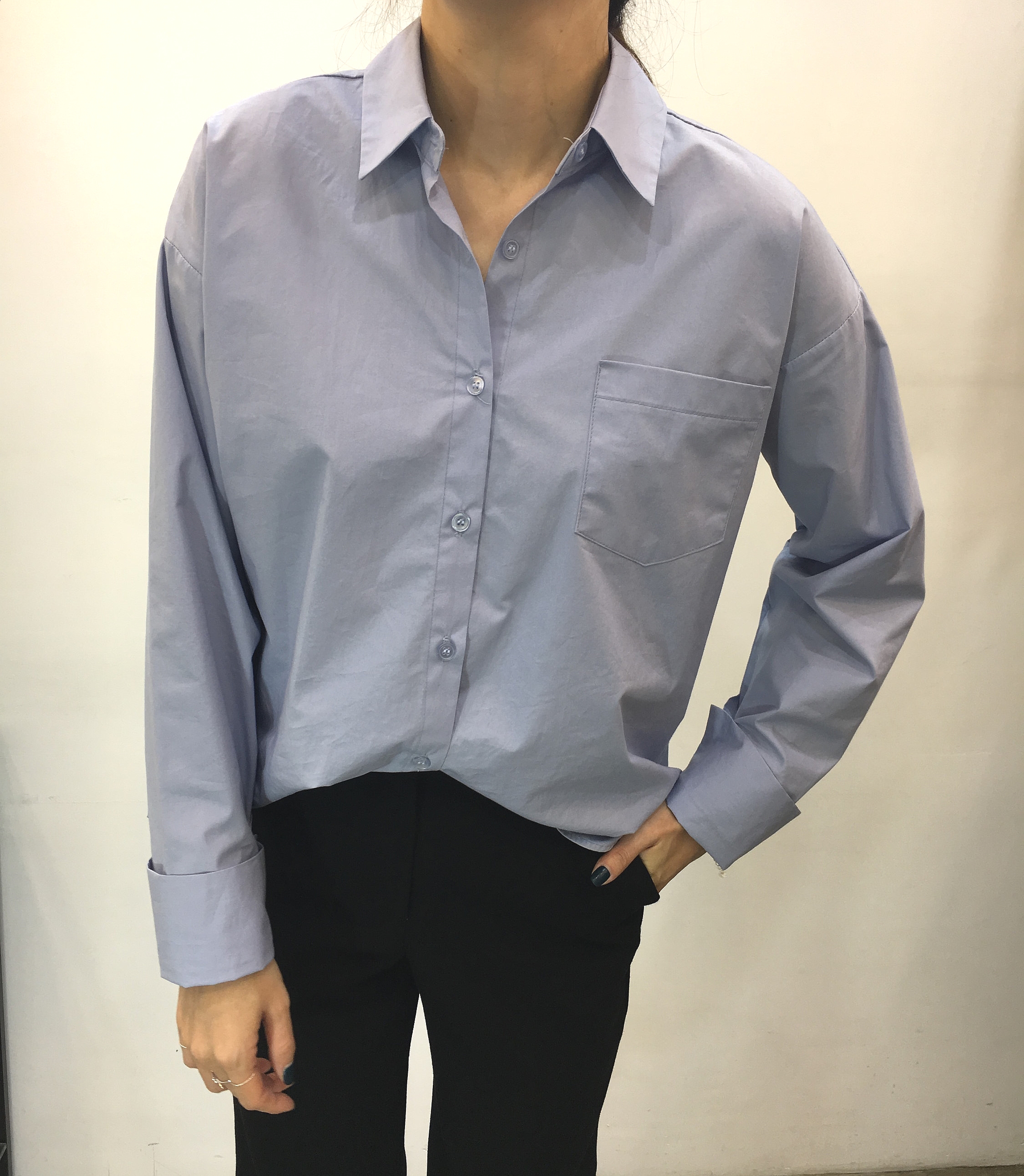 Loose-fitting shirt white, blue Southern girl over
