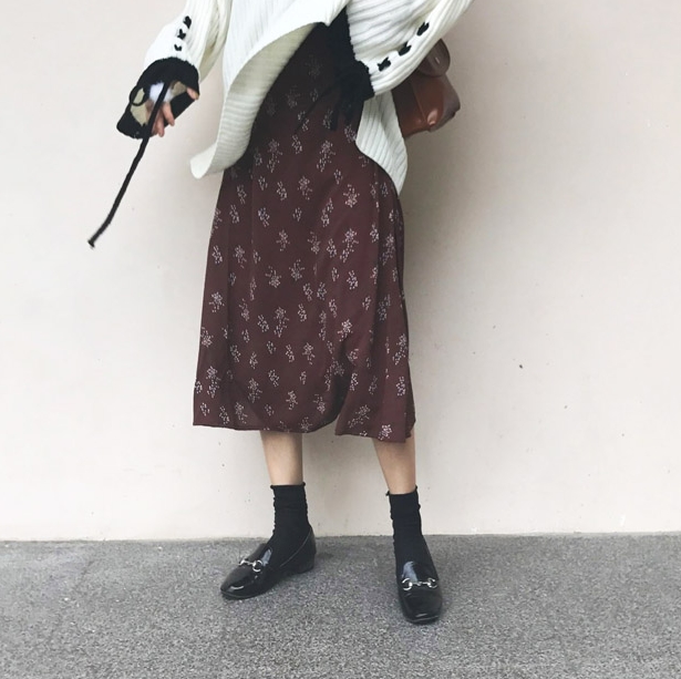 Barniti flower shoe same day long black skirt flow