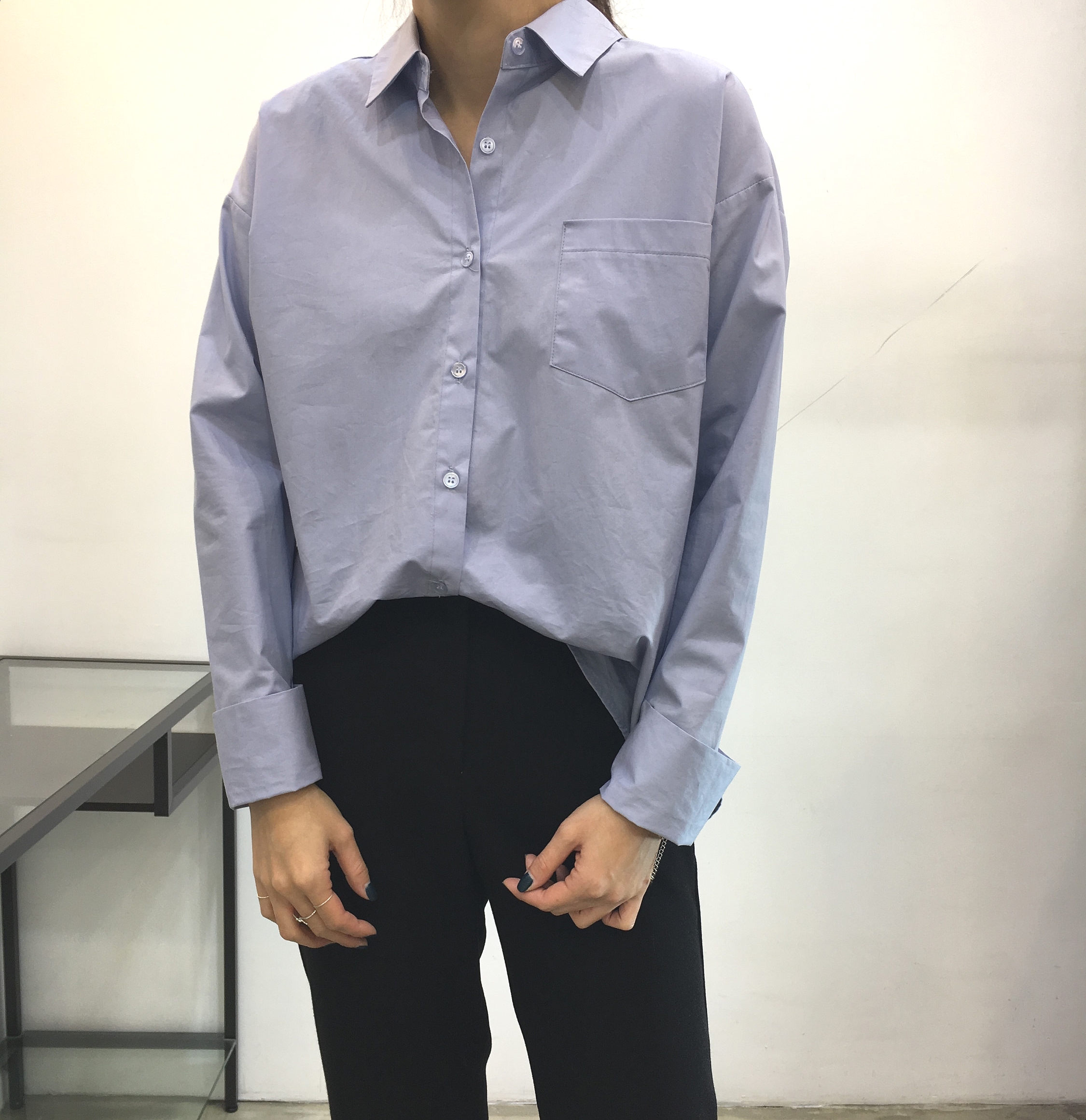 Loose-fitting shirt white, blue Southern girl over