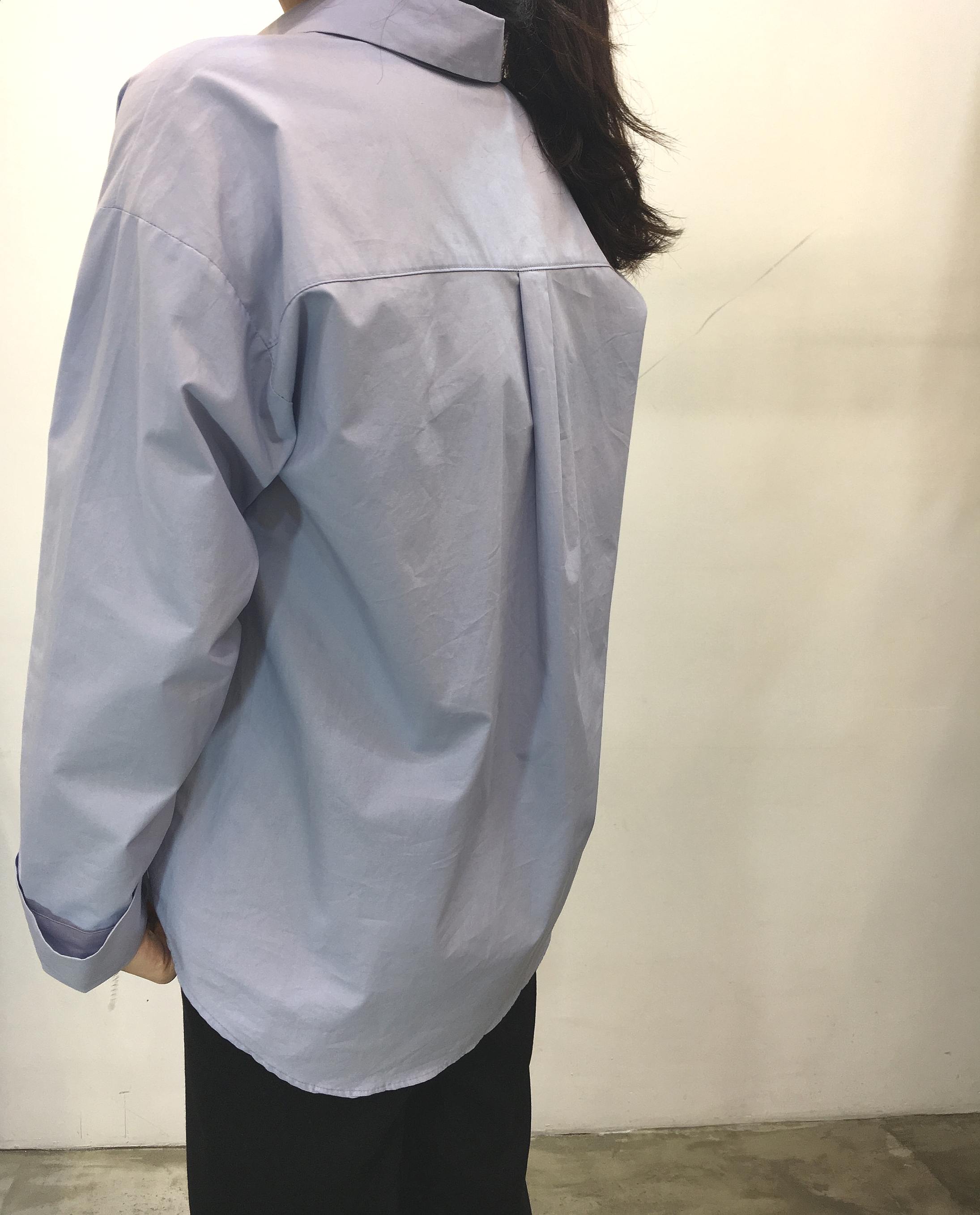 Loose-fitting shirt white, blue Southern girl over