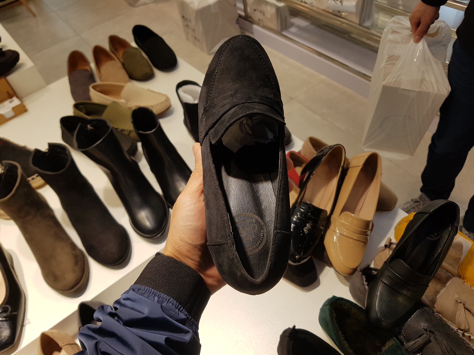 Suede Tongue Looper Pumps 6cm Black Gray Beige Sho