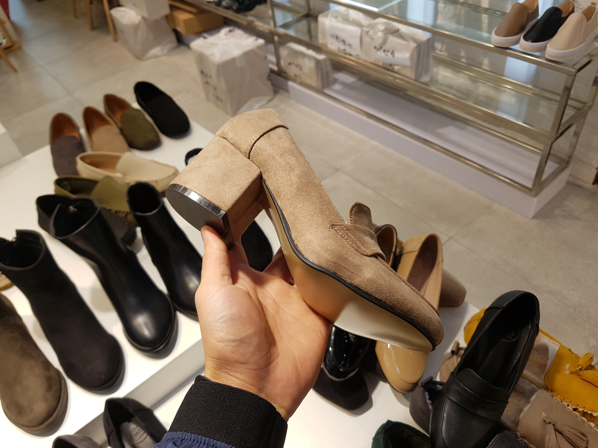 Suede Tongue Looper Pumps 6cm Black Gray Beige Sho