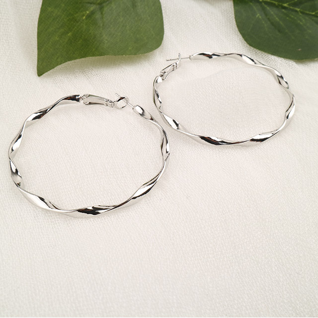 Glossy Over Moderating Earrings Pretty Simple Fall