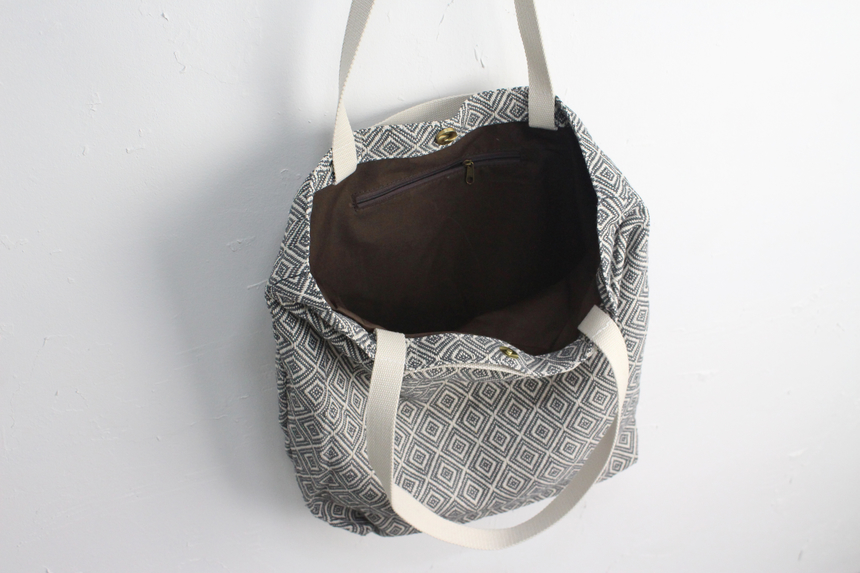 Embroidered pattern Eco-back Unique bag that stand