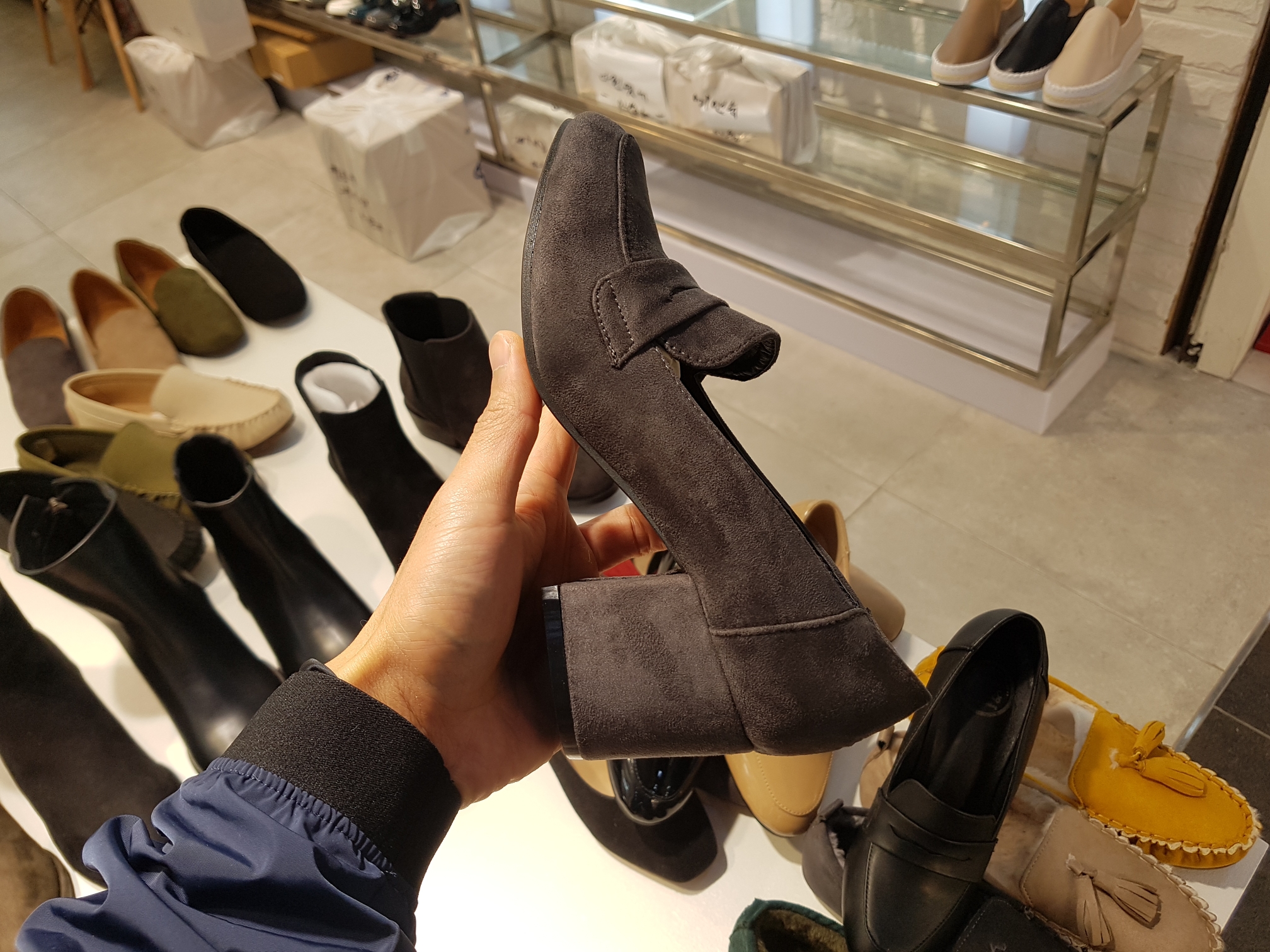 Suede Tongue Looper Pumps 6cm Black Gray Beige Sho