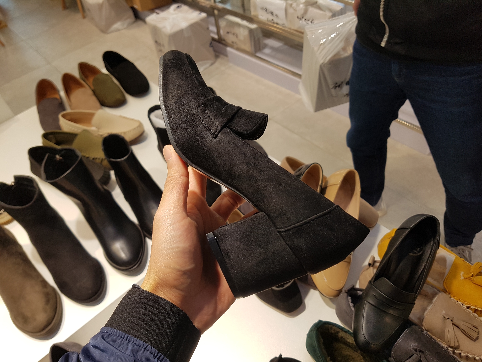 Suede Tongue Looper Pumps 6cm Black Gray Beige Sho