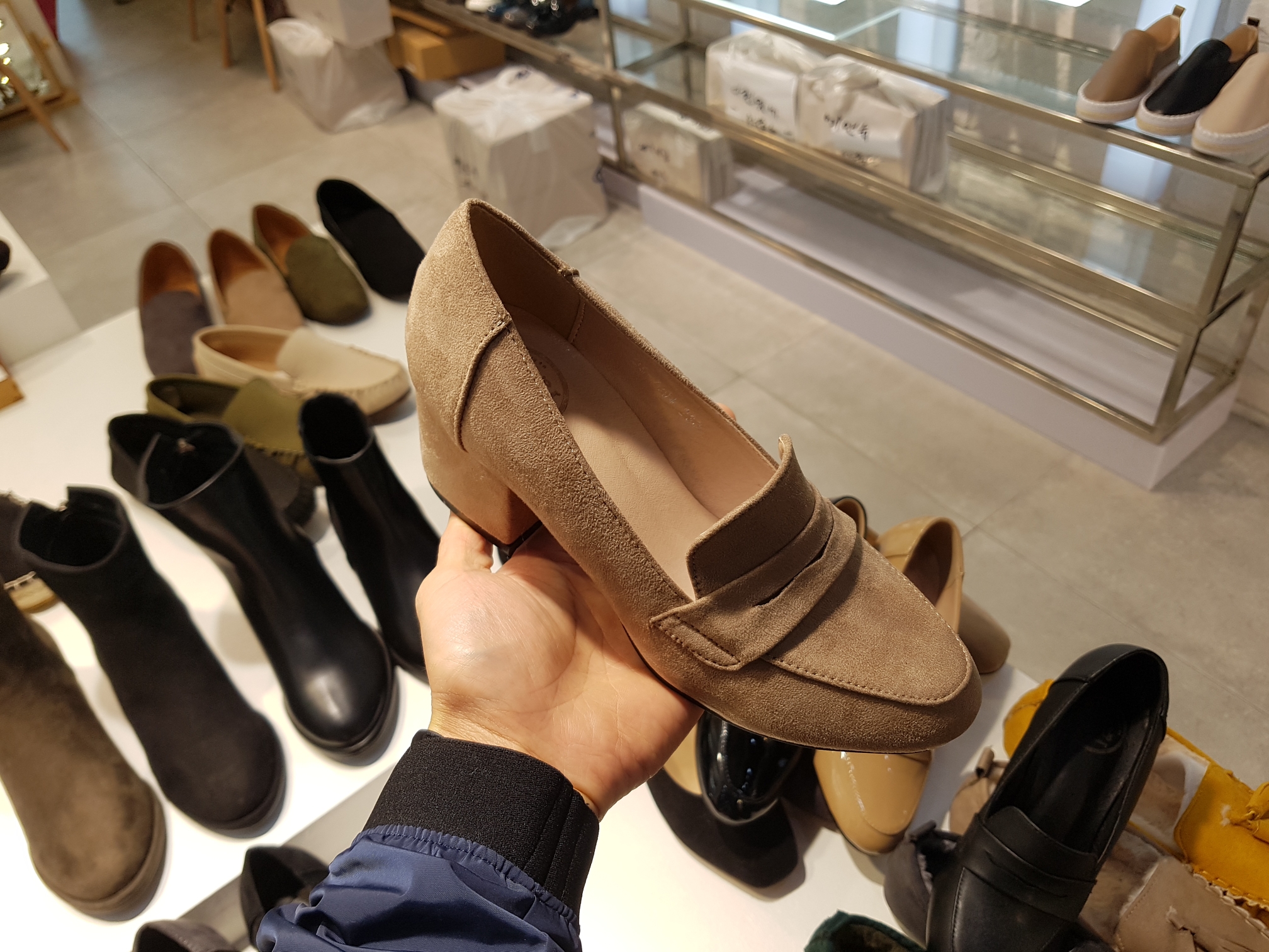 Suede Tongue Looper Pumps 6cm Black Gray Beige Sho