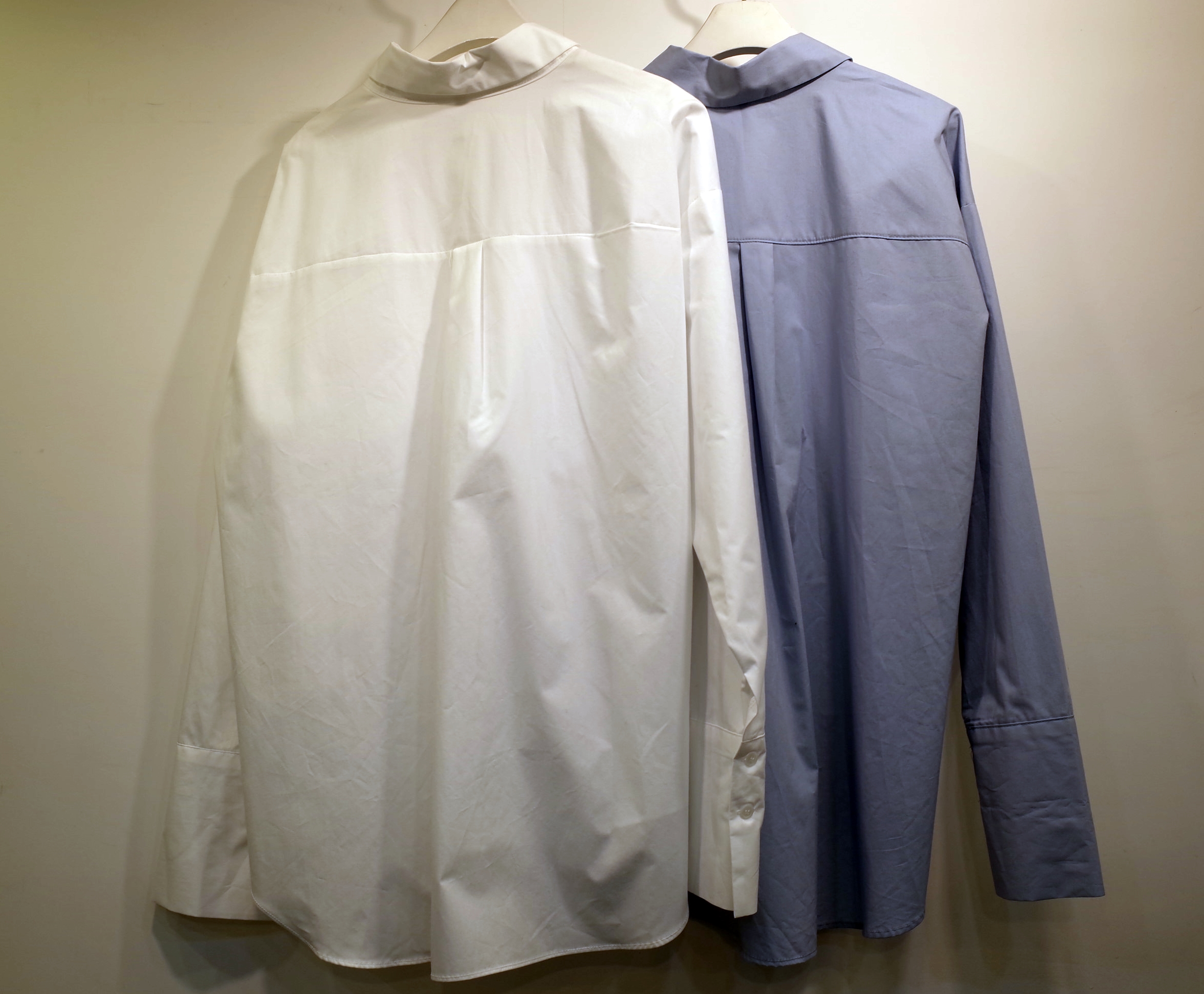 Loose-fitting shirt white, blue Southern girl over