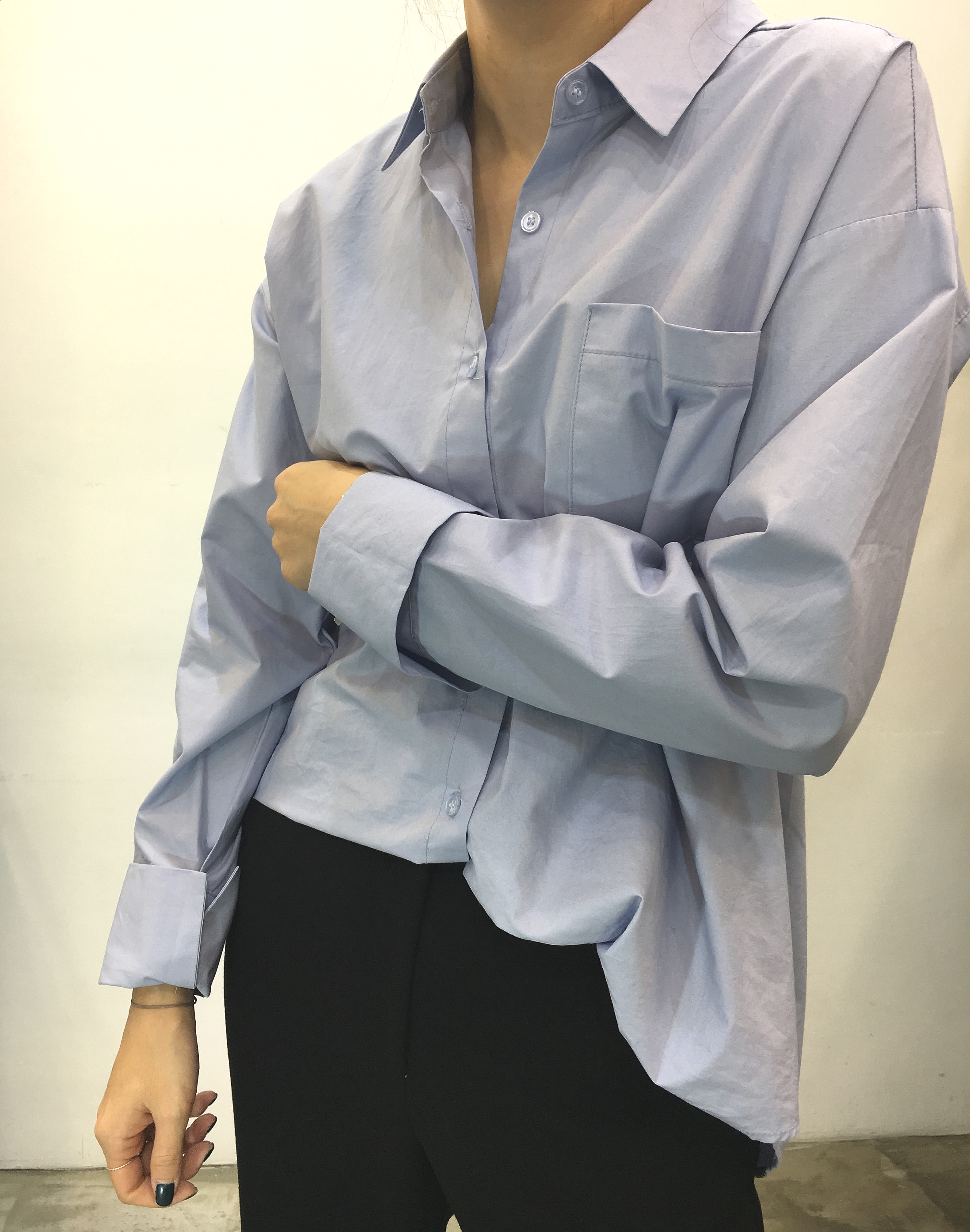 Loose-fitting shirt white, blue Southern girl over