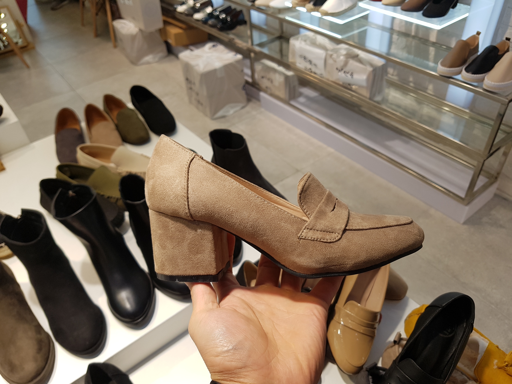 Suede Tongue Looper Pumps 6cm Black Gray Beige Sho